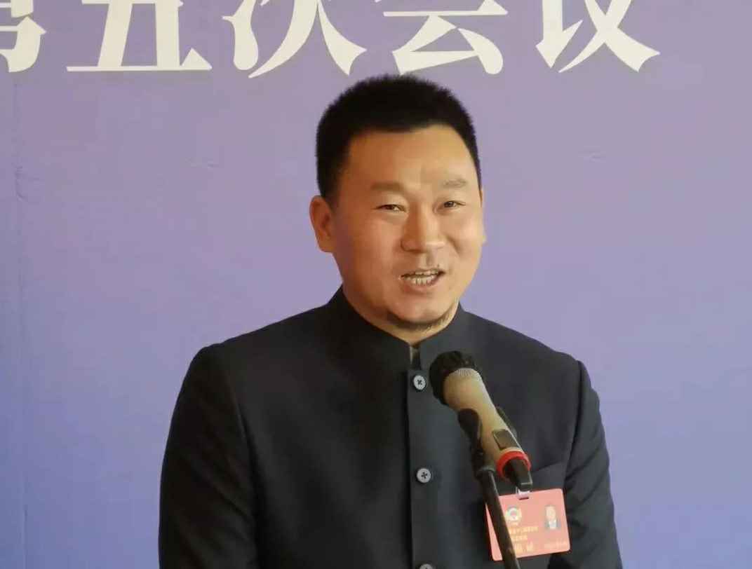 202204221343.jpg 为进一步展示市政协团结、民主、开放、自信的形象,向市民和网友展示政协委员的履职风采,中山市政协十二届五次会议在2月4日上午开幕前开设“委员通道”,市政协委员、米兰体育在线登录公司入口-米兰(中国)公司总经理陈朝阳走进“委员通道”,回应社会关切的问题。他就如何做好城市应急管理规划的问题进行发言,并回答记者提问。.jpg